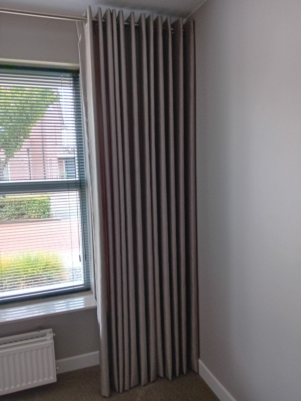 Taupe kleurige overgordijnen, inclusief roede, Ophalen, Zo goed als nieuw, Gordijn, 236 cm