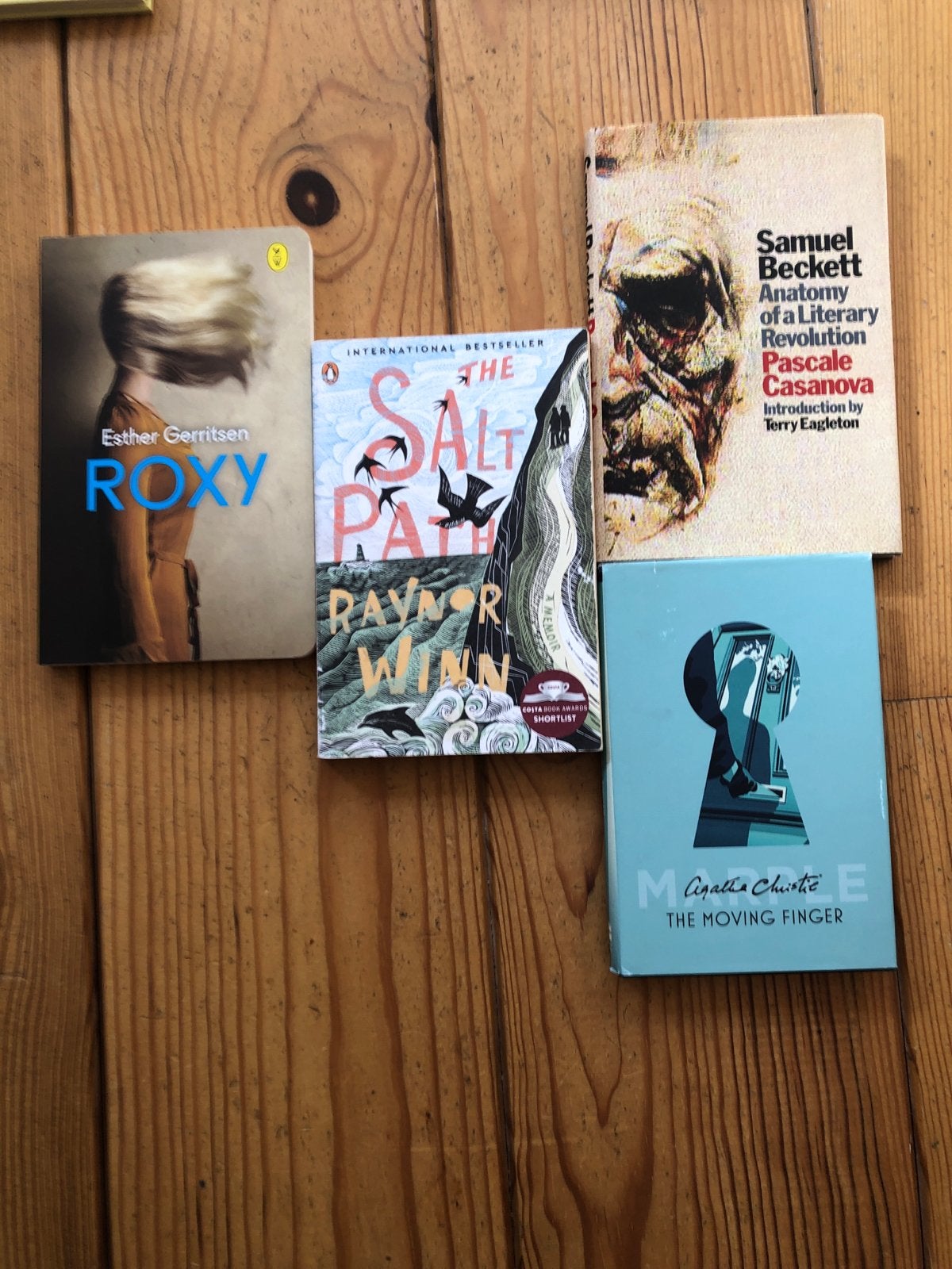 Boekenpakket: Roxy, The Salt Path, Samuel Beckett, Agatha Ch, Ophalen of Verzenden, Gelezen, Nederland