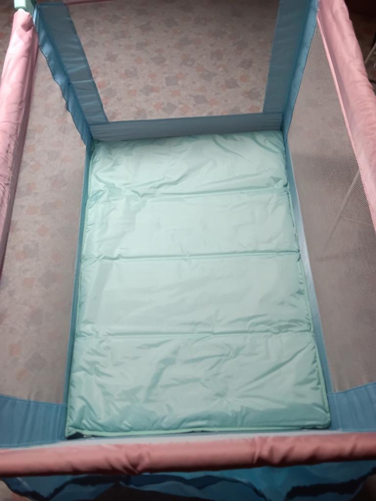 Camping bedje met extra dikke matrasje en hoezen, Kinderen en Baby's, Babywiegjes en Ledikanten, Ophalen, Zo goed als nieuw, Overige typen