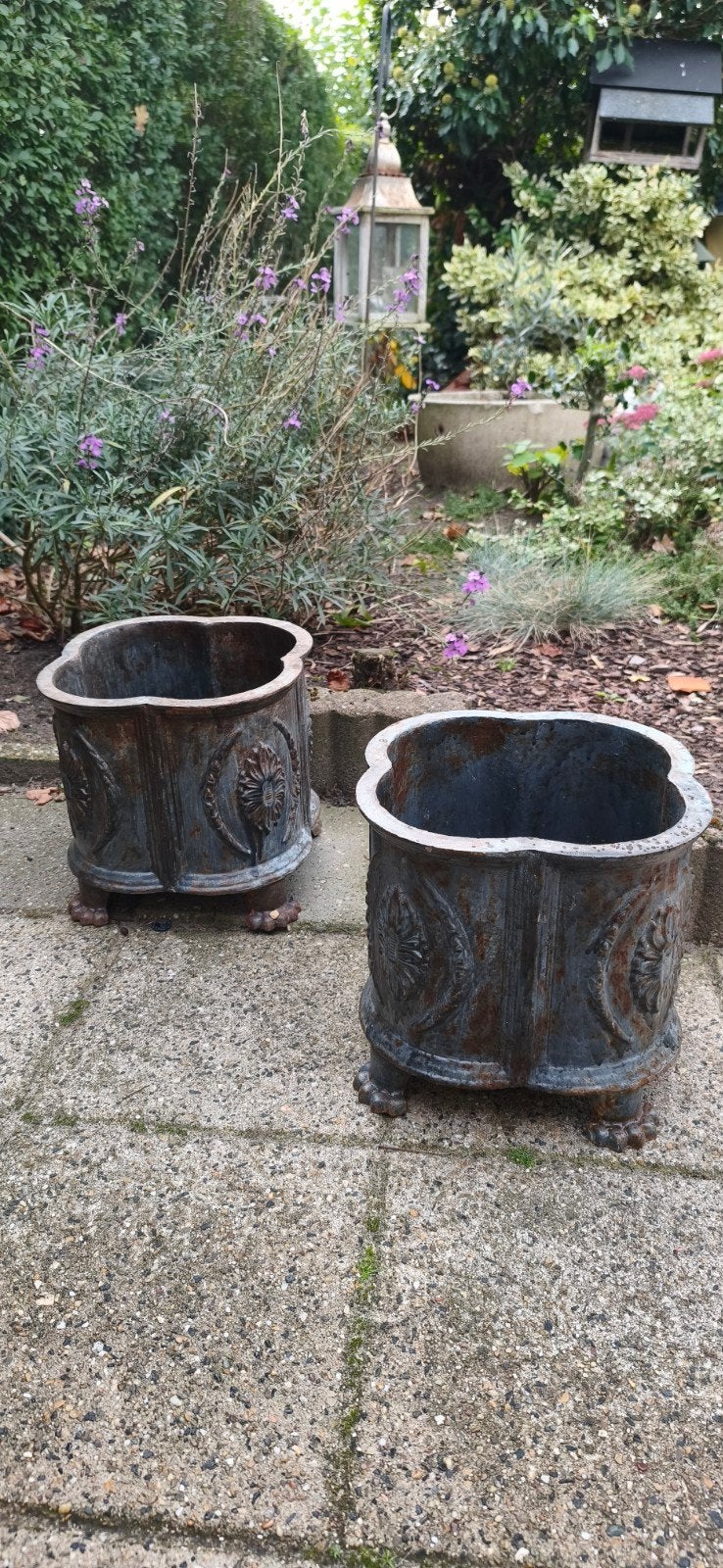 Set van 2 antieke gietijzeren bloembakken, Tuin en Terras, Ophalen, Overige materialen, Minder dan 60 cm, Vierkant