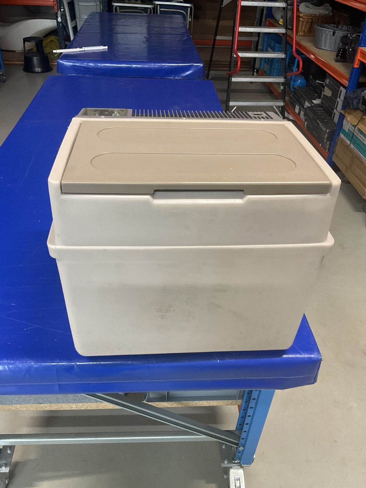 Koelbox werkt perfect zowel op gas op stroom 12 en 220 Volt, Ophalen, Zo goed als nieuw, Elektrisch