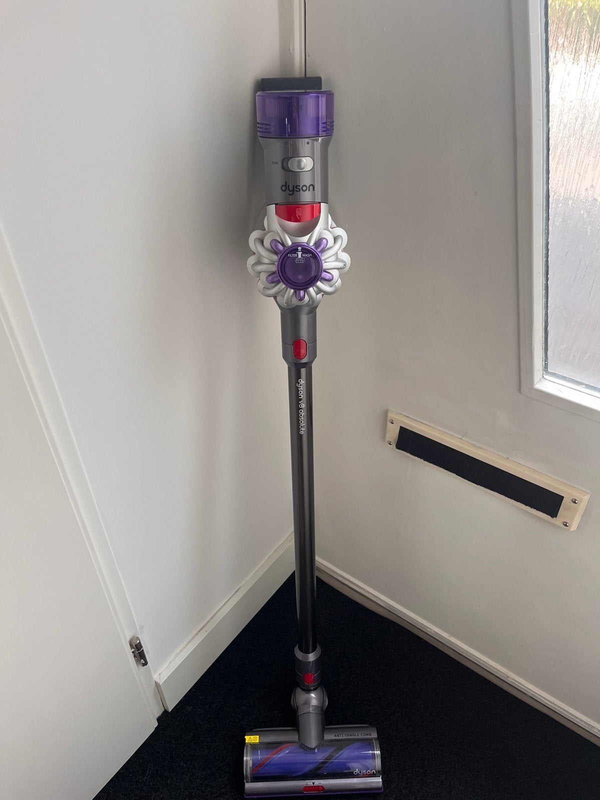 Dyson V8 Steelstofzuiger met nieuwe accu, Witgoed en Apparatuur, Ophalen, Gebruikt, Draadloos, Dyson