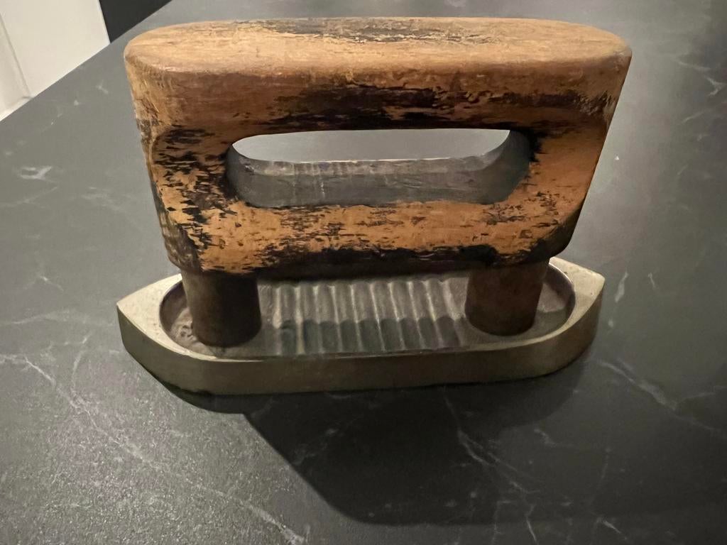 Antiek strijkbout strijkijzer pers 1930 hout strijken, Antiek en Kunst, Antiek | Gereedschap en Instrumenten, Ophalen of Verzenden