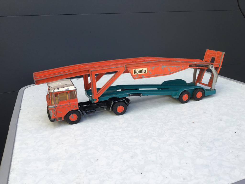 Lion Car Daf 2600 Autotransporter Remia, Ophalen of Verzenden, Gebruikt, Bus of Vrachtwagen, Lion Toys