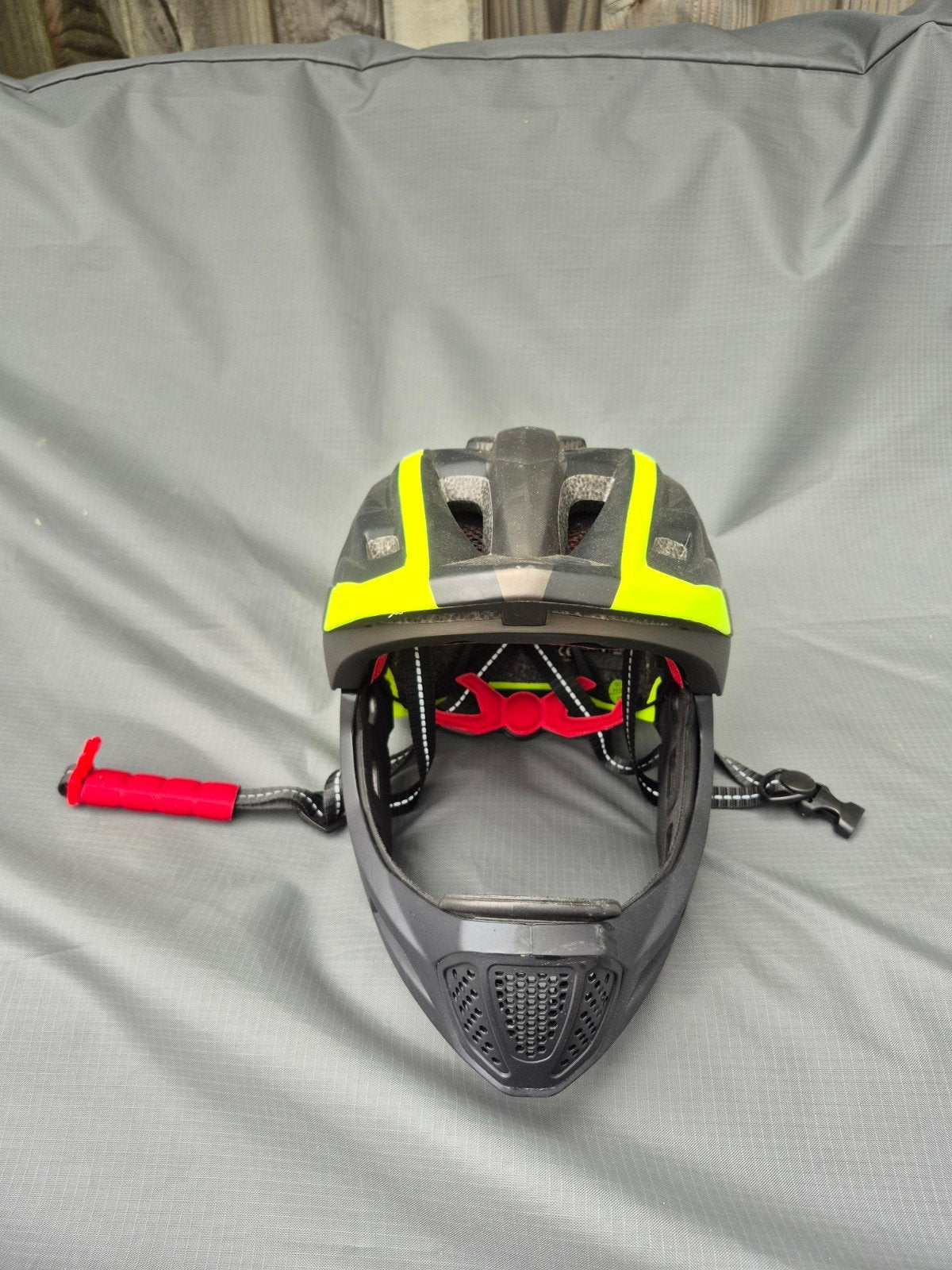 Fietshelm HT-27 Full-Face MTB / BMX fietshelm zwart/geel, Fietsen en Brommers, Fietsaccessoires | Fietshelmen, Ophalen, Zo goed als nieuw