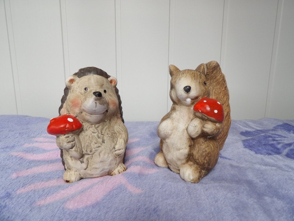 nieuw 2 aardewerk herfst beeldjes egel, eekhoorn, Verzamelen, Beelden en Beeldjes, Ophalen of Verzenden, Nieuw, Dier