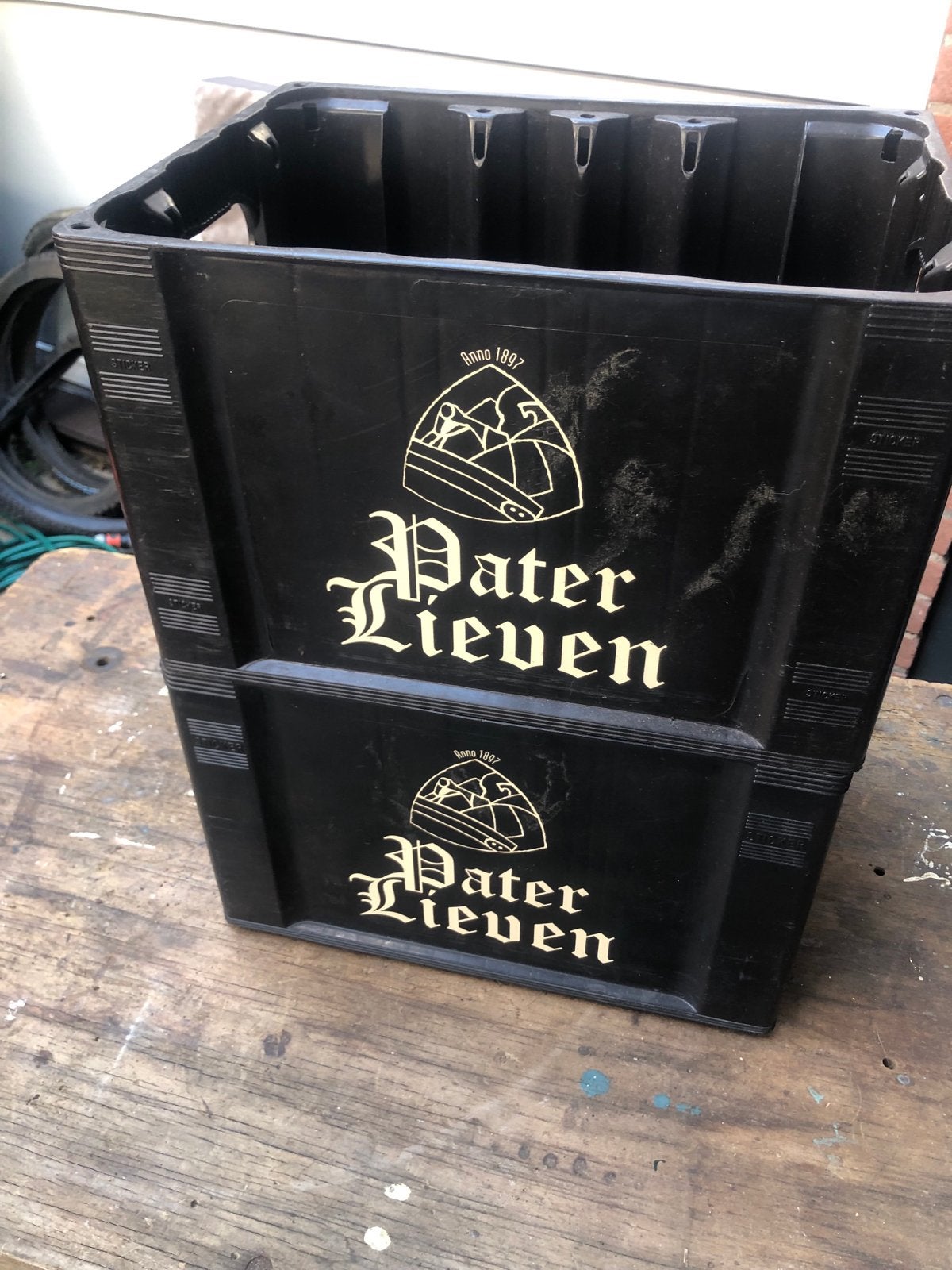 Bierkrat Pater Lieven - Zwart met logo leeg, Ophalen, Gebruikt, Minder dan 50 cm, Minder dan 40 cm