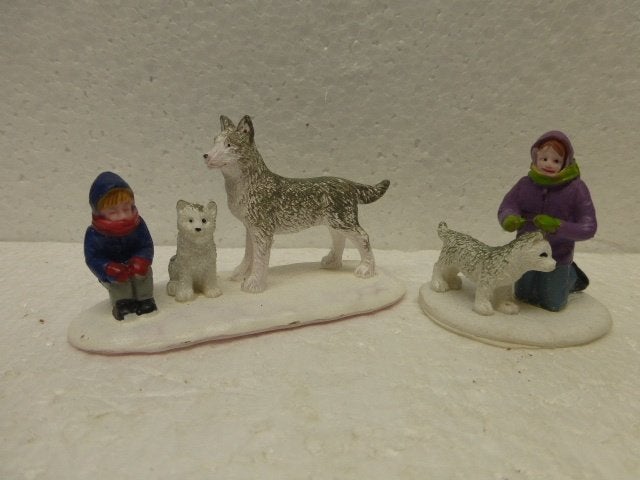 lemax Future Sled Dogs kerstdorp poppetjes figurines beeldje, Diversen, Kerst, Ophalen of Verzenden, Zo goed als nieuw