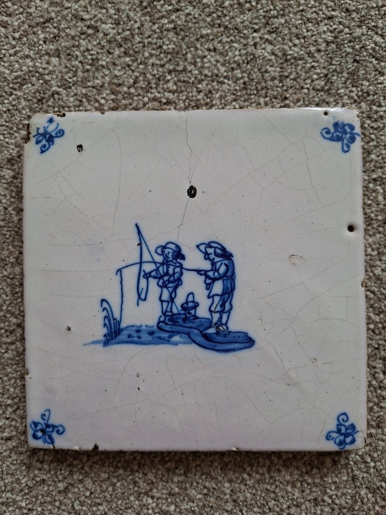 Tegeltje 17e eeuw twee vissertjes, Antiek en Kunst, Ophalen of Verzenden