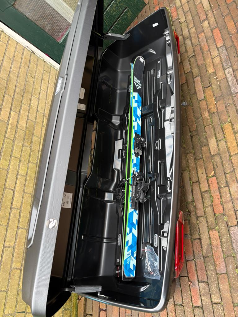 TE HUUR: THULE trekhaakkoffer ARCOS XL 80€ per week, Auto diversen, Ophalen, Zo goed als nieuw