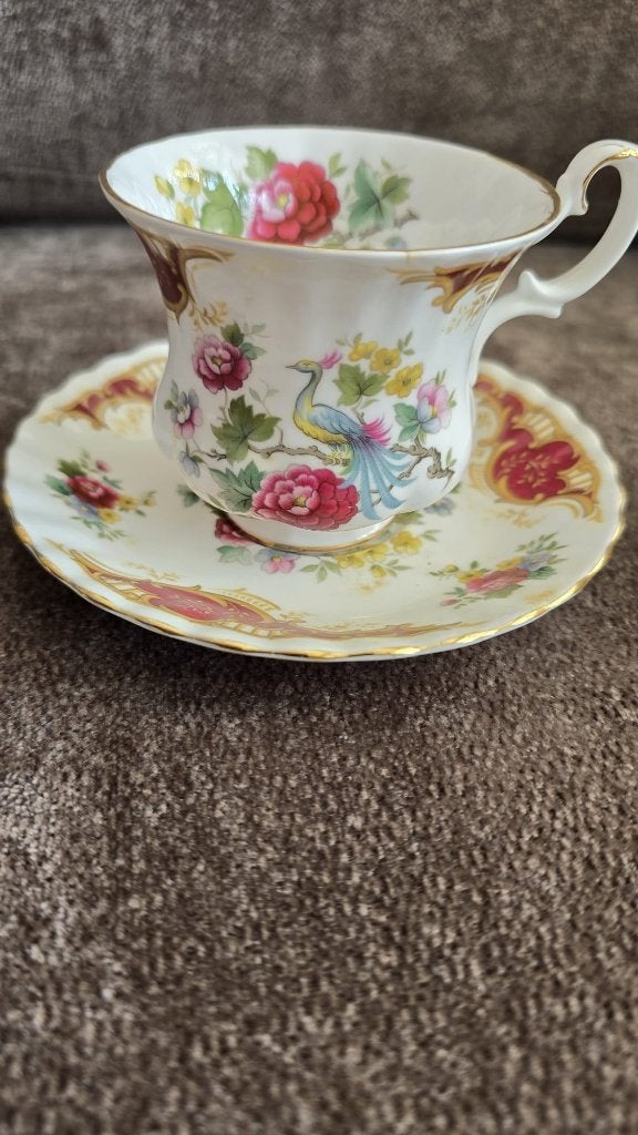 kop en schotel Royal Albert Bone China, Verzamelen, Ophalen, Zo goed als nieuw, Porselein, Kop en/of schotel