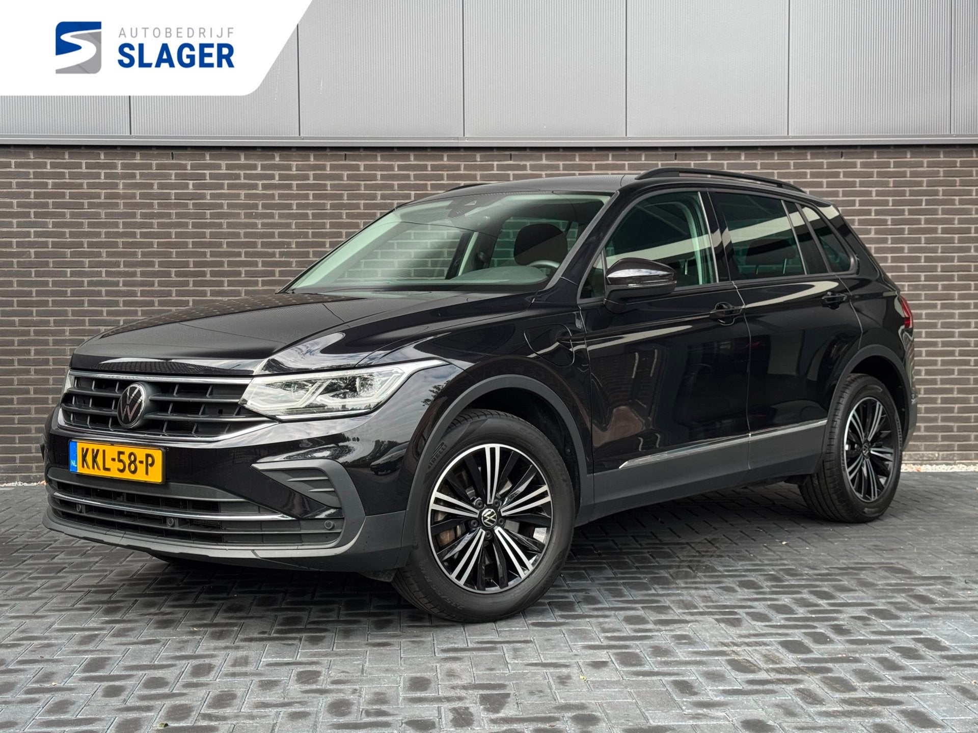 Volkswagen Tiguan 1.4 TSI eHybrid Life Business+ | 245 pk |, Dealer onderhouden, Stof, Zwart, Grijs