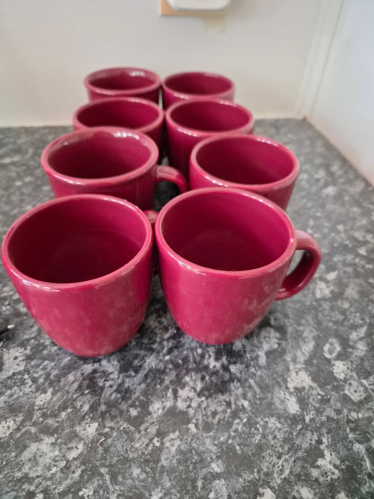 gratis 8 stuks bordeauxrode mokken, Ophalen, Gebruikt, Keramiek, Mok