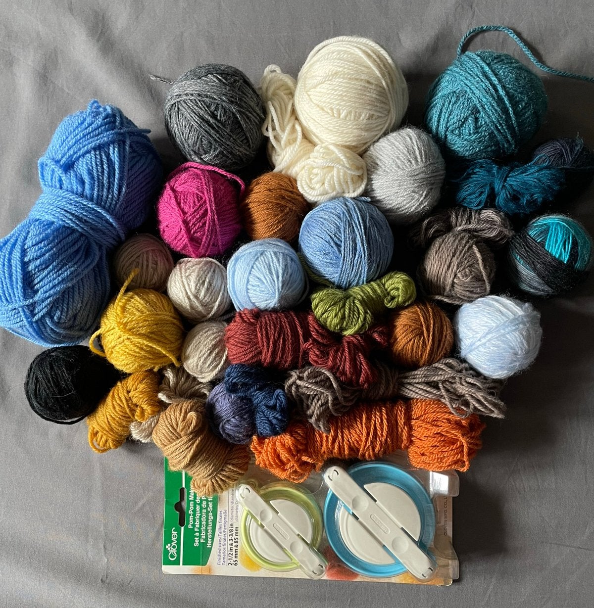 Nieuwe Pom- pom maker + restant wol, Ophalen of Verzenden, Zo goed als nieuw, Breien of Haken, Wol of Garen