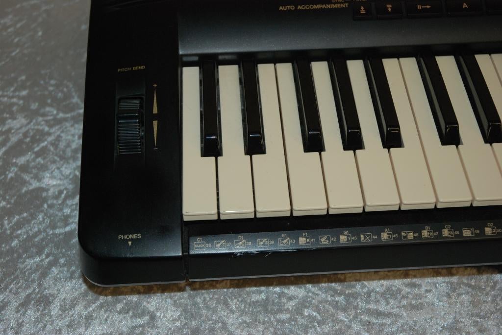 Yamaha Keyboard met luidsprekers en adapter PSR-630, Muziek en Instrumenten, Instrumenten | Onderdelen, Gebruikt, ., Keyboard of Synthesizer