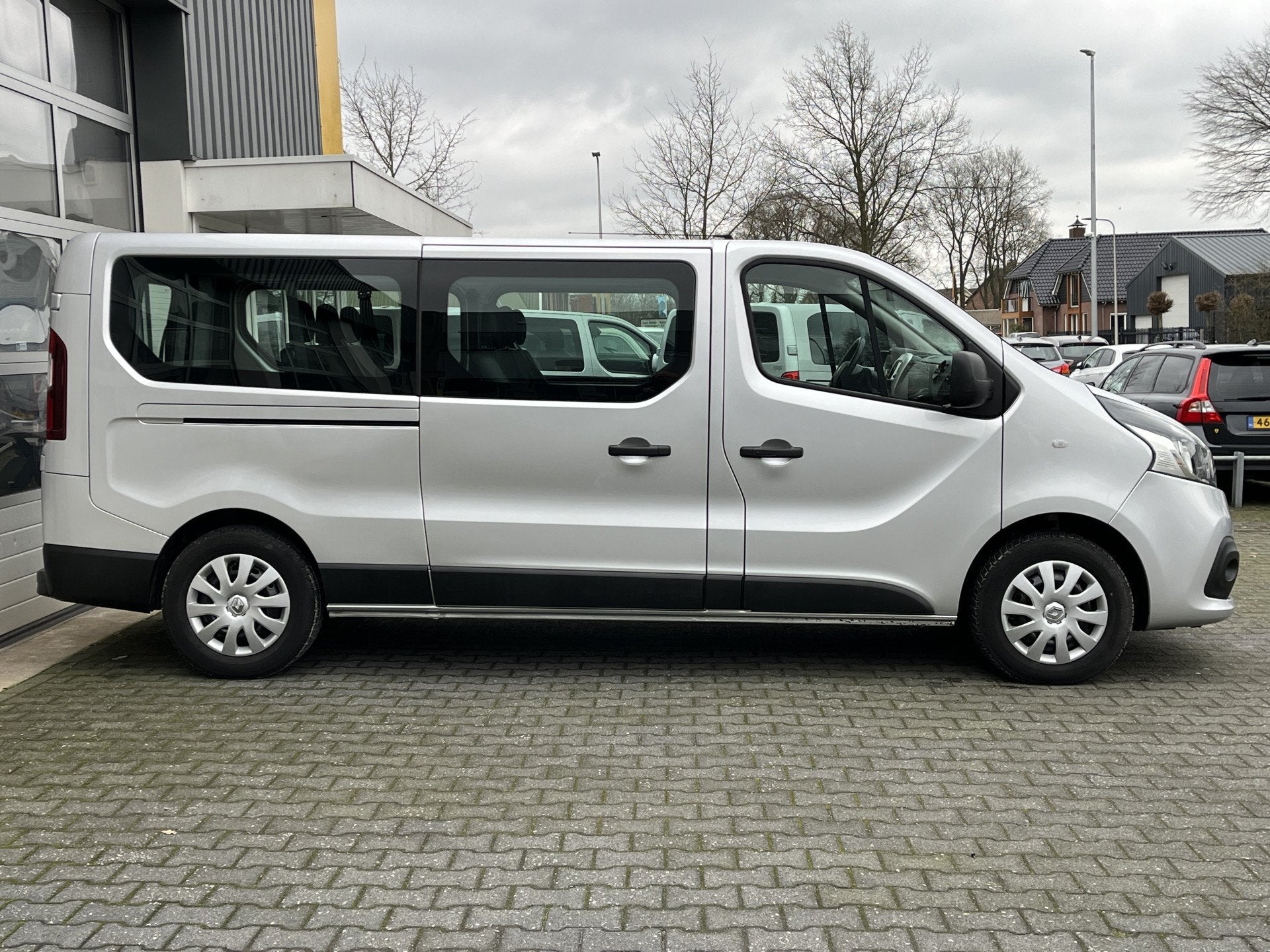 Renault Trafic Passenger 1.6 dCi BTW / BPM vrij Marge 9 pers, Auto's, Renault, Voorwielaandrijving, Stof, Gebruikt, 2000 kg