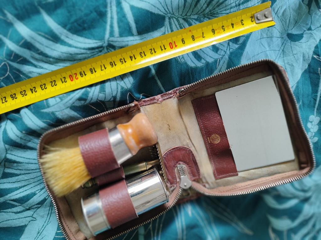2 Vintage Lederen Reisetuis - Toiletartikelen & Scheerset, Antiek en Kunst, Ophalen of Verzenden