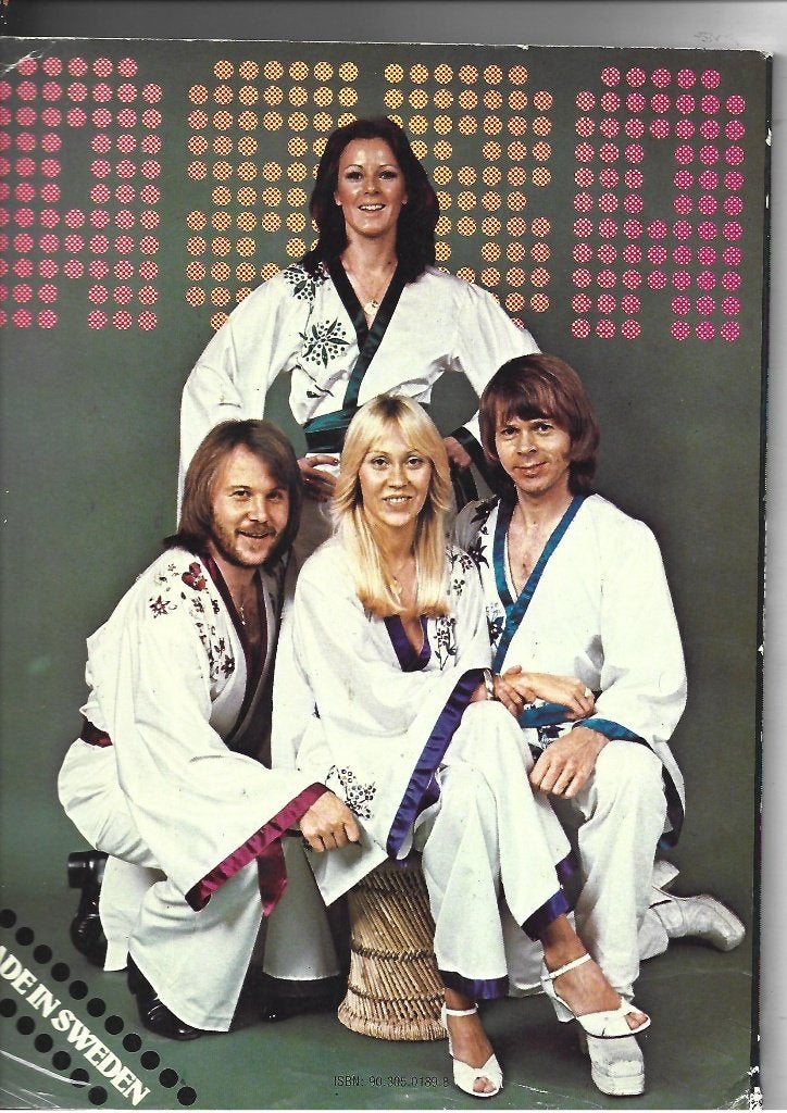 ABBA BOEK MADE IN SWEDEN -CASSETTE THE ALBUM - CONCERT FOTO, Gelezen, Diverse auteurs, Ophalen of Verzenden, Overige onderwerpen