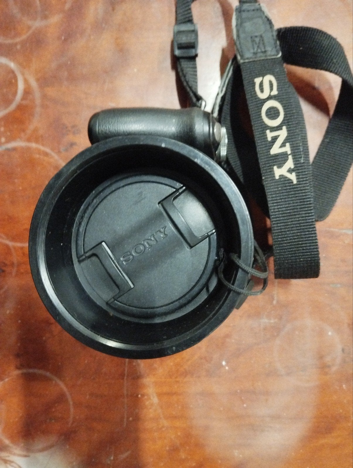 Sony Cyber-shot DSC-H50 Bridgecamera met oplader, Gebruikt, Ophalen of Verzenden, Lensdop, 9 megapixels