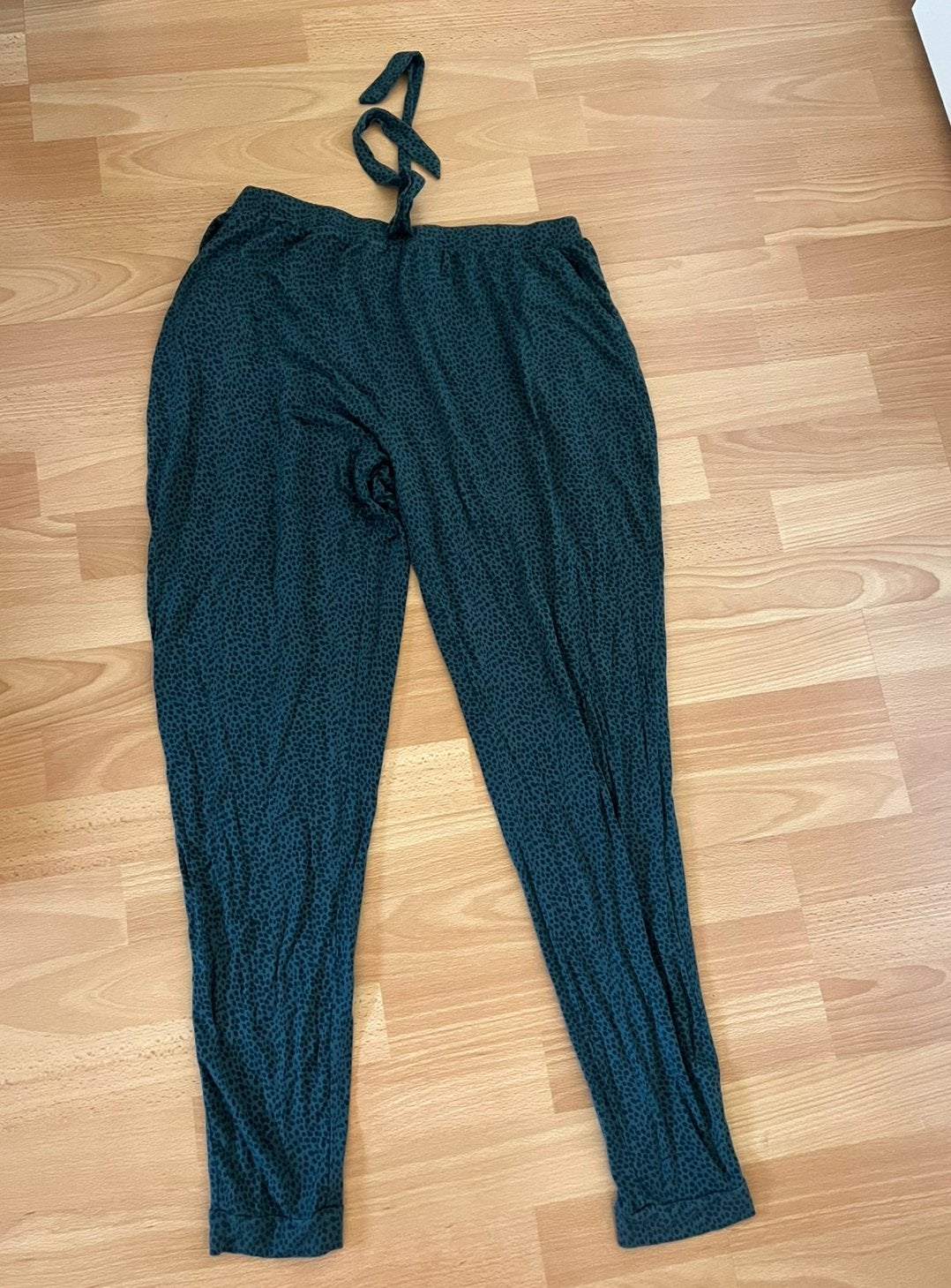 Huisbroek met touwtje maat L Hunkemöller zgan, Kleding | Dames, Pyjama's, Ophalen of Verzenden, Zo goed als nieuw, Maat 42/44 (L)