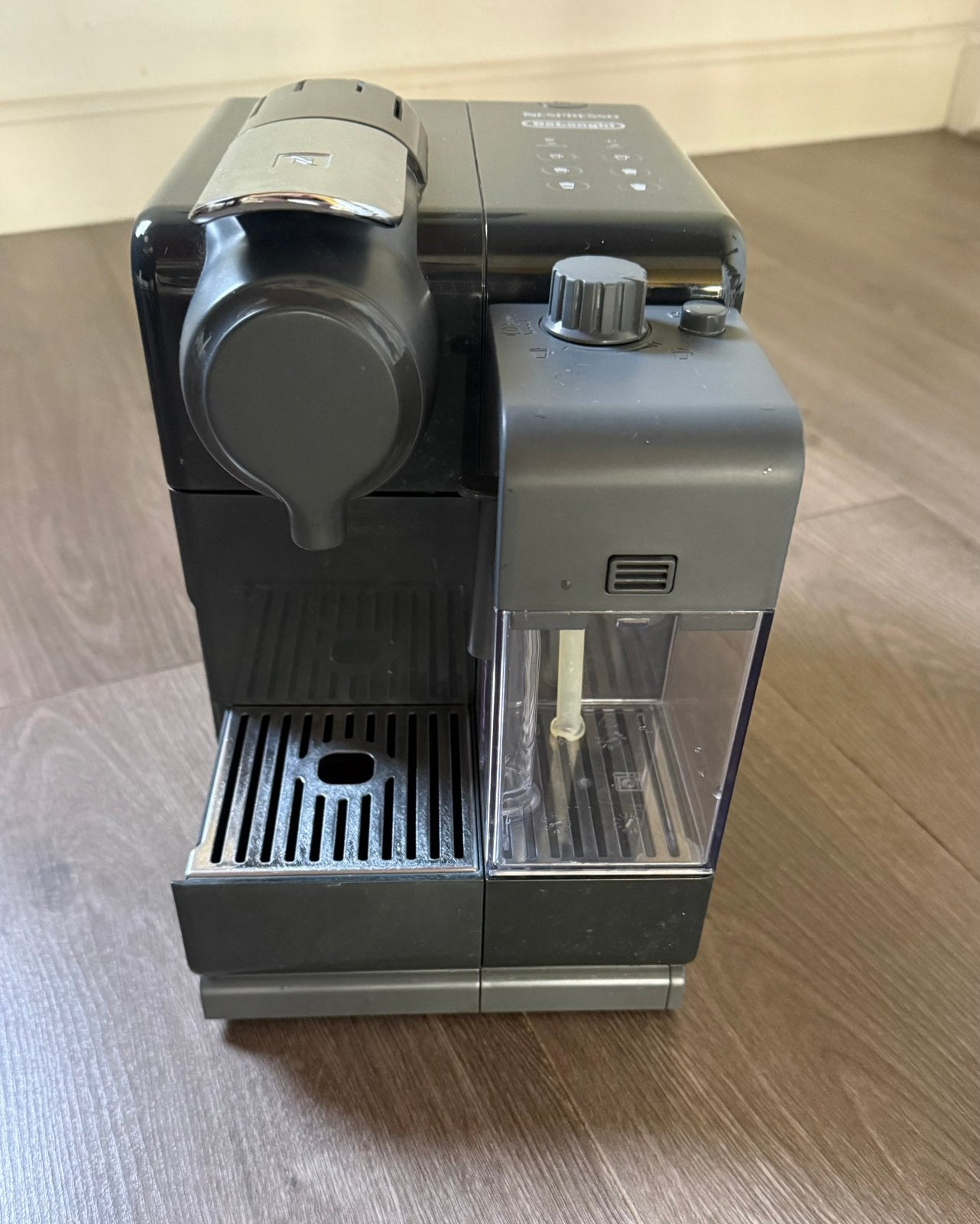 Te koop. Delonghi Nespresso Lattissima Touch zgan, Koffiepads en cups, Koffiemachine, Ophalen of Verzenden, Zo goed als nieuw