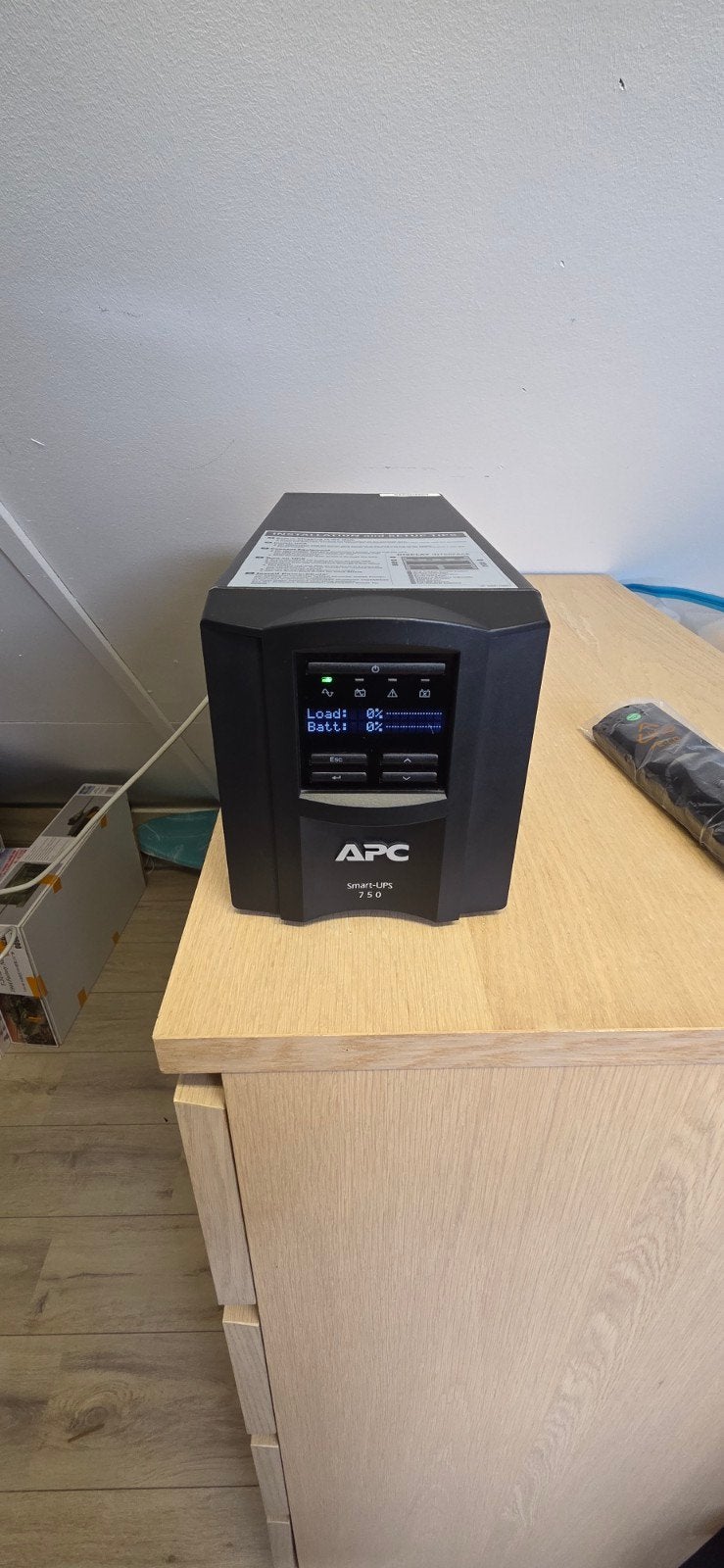 Apc ups 750 smart ups, Computers en Software, Noodvoedingen (UPS), Ophalen, Gebruikt
