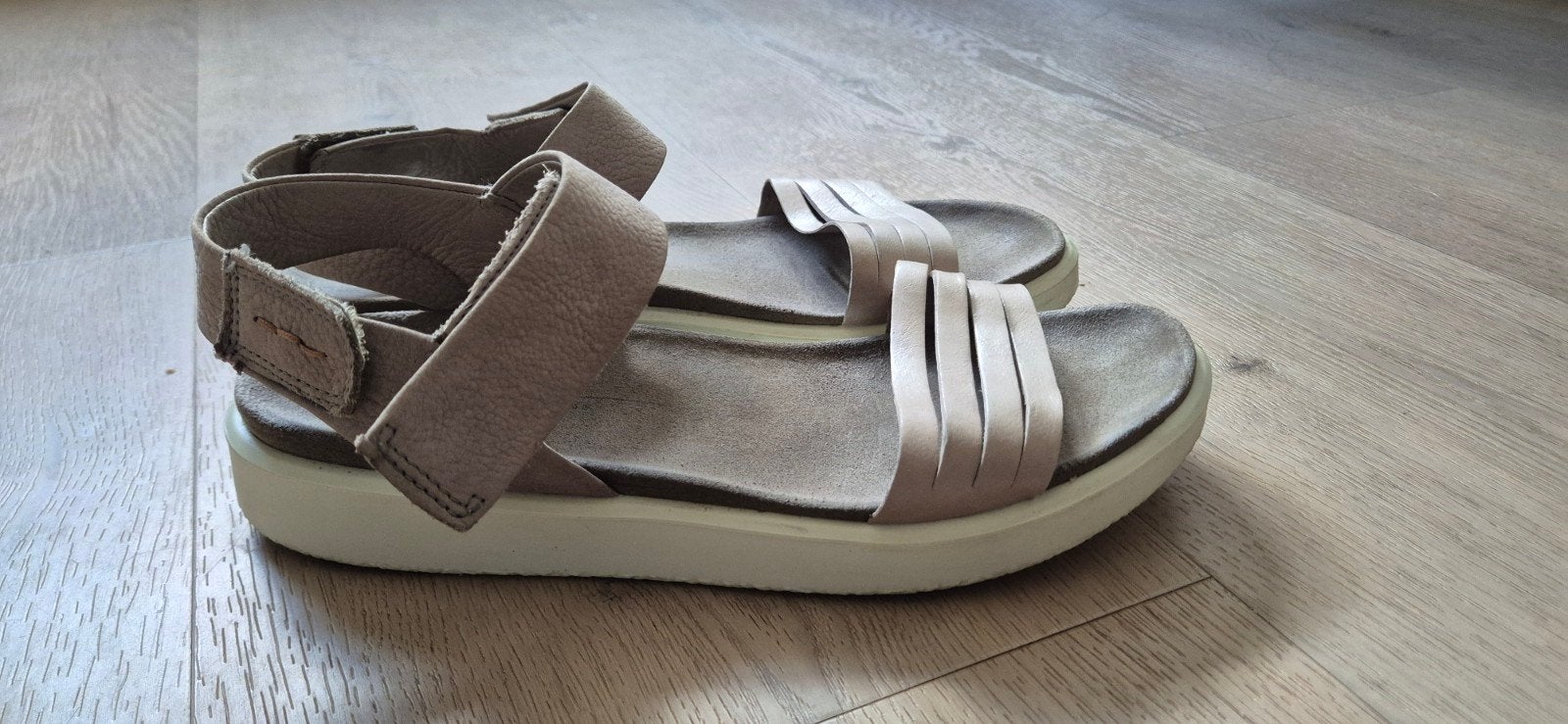 hele mooie sandalen van ECCO, Ecco, Beige, Zo goed als nieuw, Sandalen of Muiltjes
