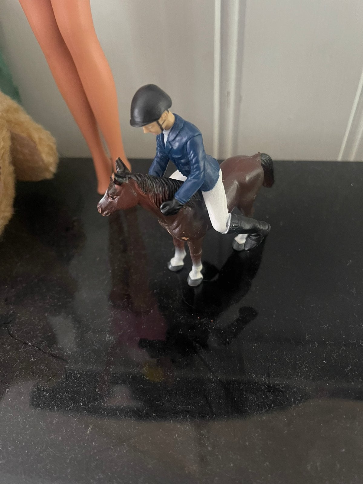 Drie paardjes een grote en een kleine van schleighen trailer, Verzamelen, Ophalen of Verzenden, Zo goed als nieuw, Paard, Beeldje of Figuurtje