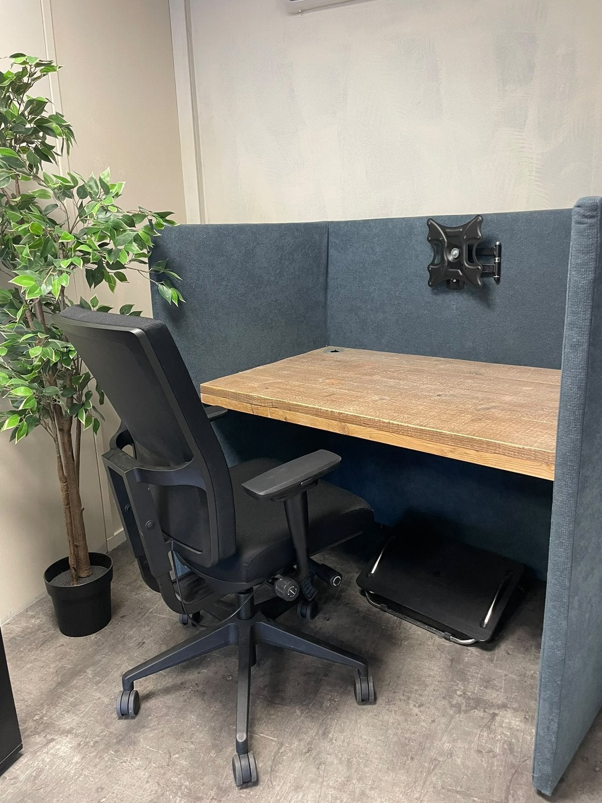 Stiltewerkplek Booth met houten bureaublad - Op Maat Gemaakt, Werkplek, Ophalen, Gebruikt, Bureau