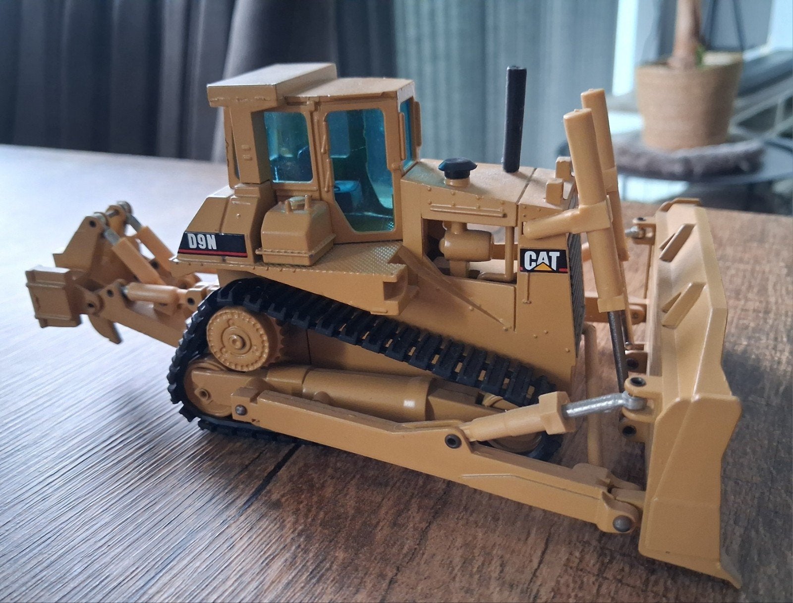 Conrad Caterpillar D9N Bulldozer Model, Ophalen of Verzenden, Zo goed als nieuw, Hijskraan, Tractor of Landbouw, Conrad