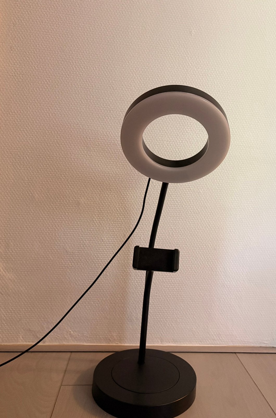IKEA LANESPELARE Ringlamp met telefoonhouder, Kunststof, 50 tot 75 cm, Ophalen of Verzenden, Zo goed als nieuw