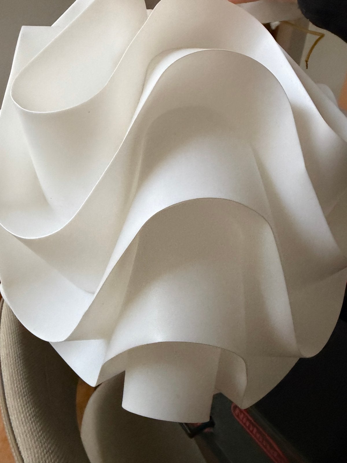 Moderne Witte Kamerlamp - Hanglamp met Uniek Design, Huis en Inrichting, Ophalen of Verzenden, Zo goed als nieuw, Kunststof, E27 (groot)