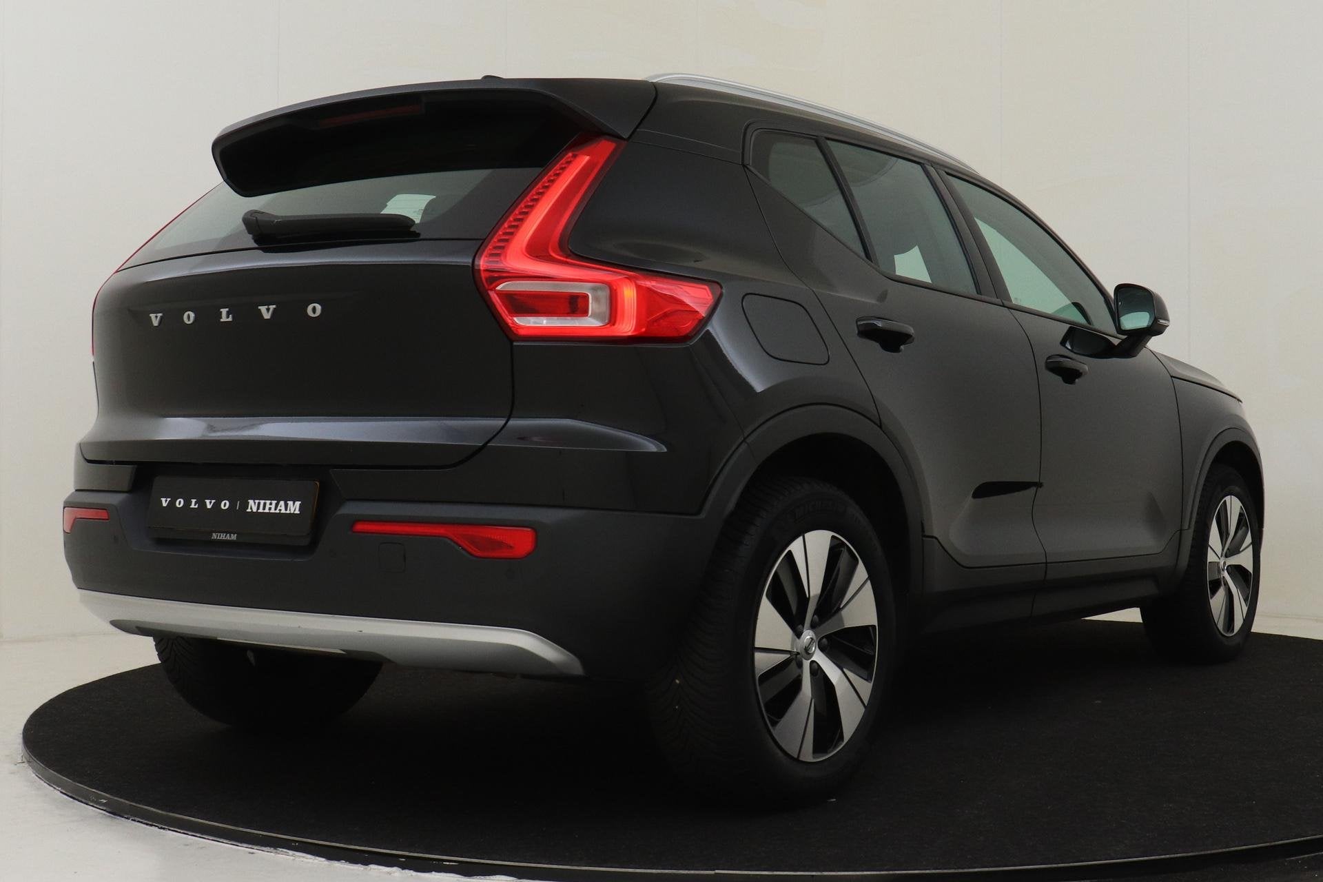 Volvo XC40 T2 AUT. MOMENTUM -CRUISE|CARPLAY|NAVI|LED|PDC.A|T, Auto's, 12 maanden, Gebruikt, Euro 6, Leder en Stof