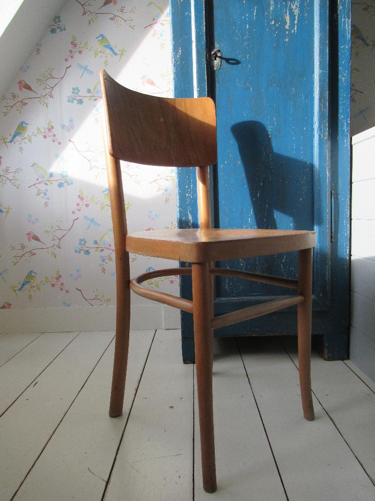 ~ eenvoudige oude stoel, bricbracbrocante ~, Ophalen