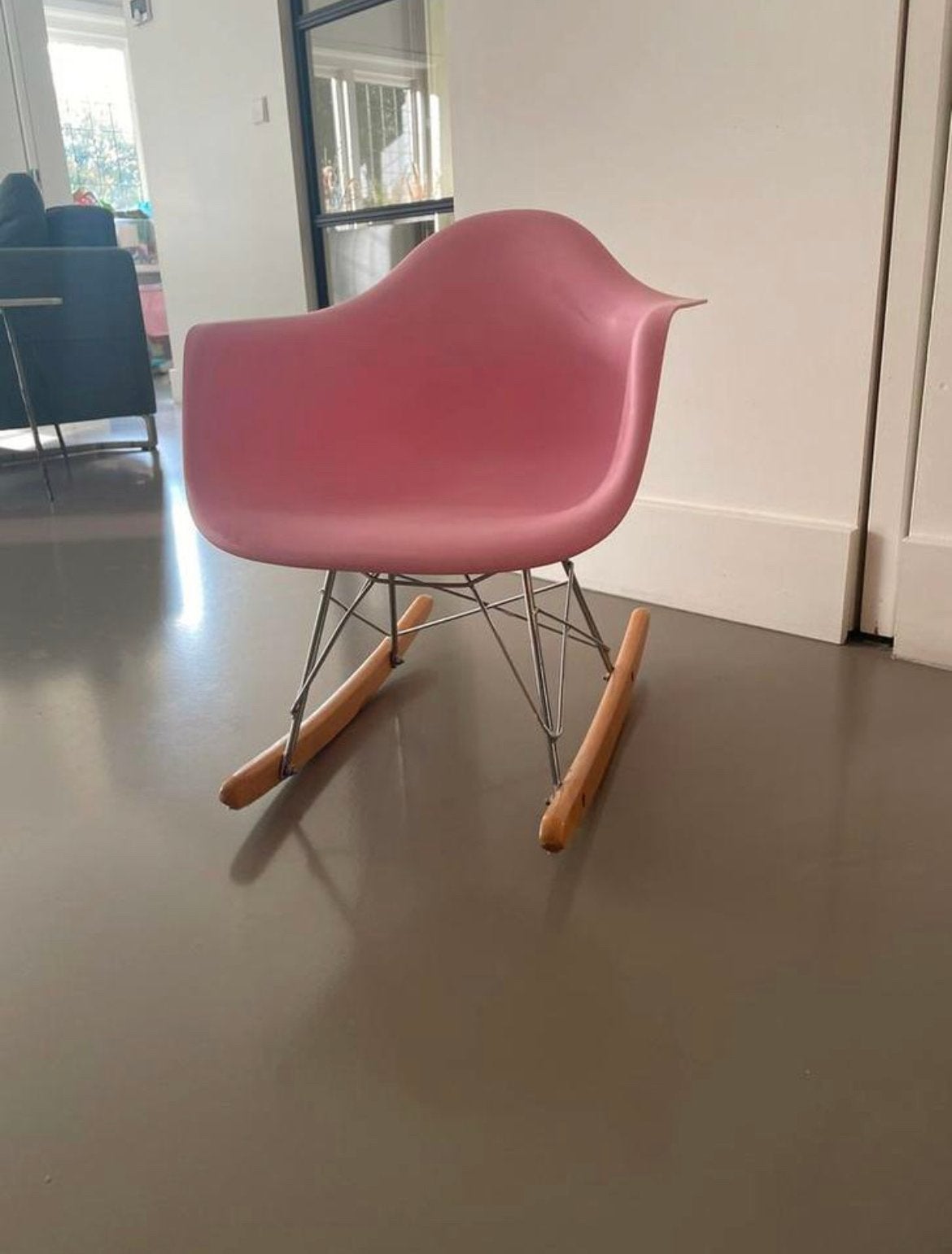 Junior roze schommelstoel - Eames RAR stijl, Ophalen, Gebruikt, Stoel