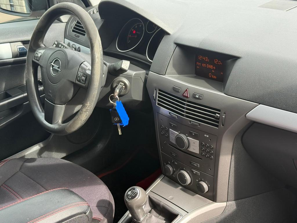 Opel Astra GTC Gereserveerd!, Voorwielaandrijving, 15 km/l, 4 cilinders, 49 €/maand