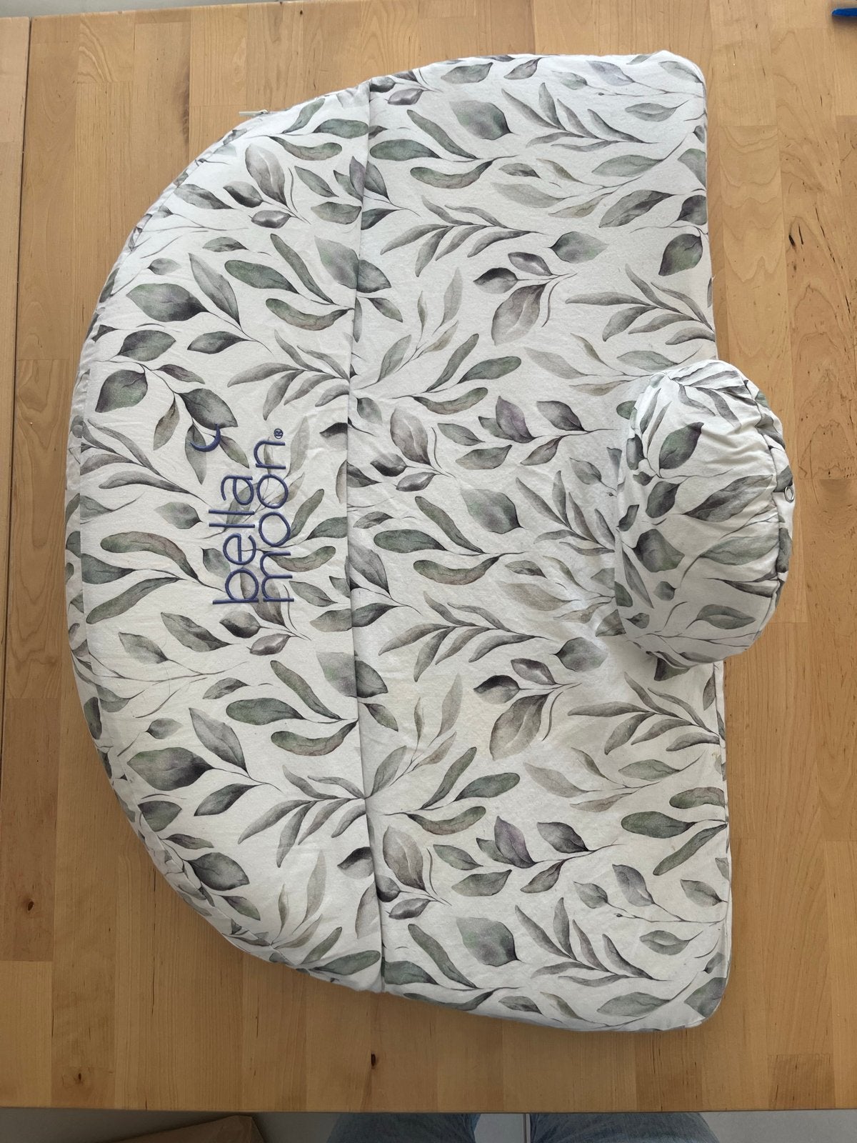 Bella Moon Half Moon Ligbedje/Voedingskussen - 75 cm, Kinderen en Baby's, Ophalen, Gebruikt
