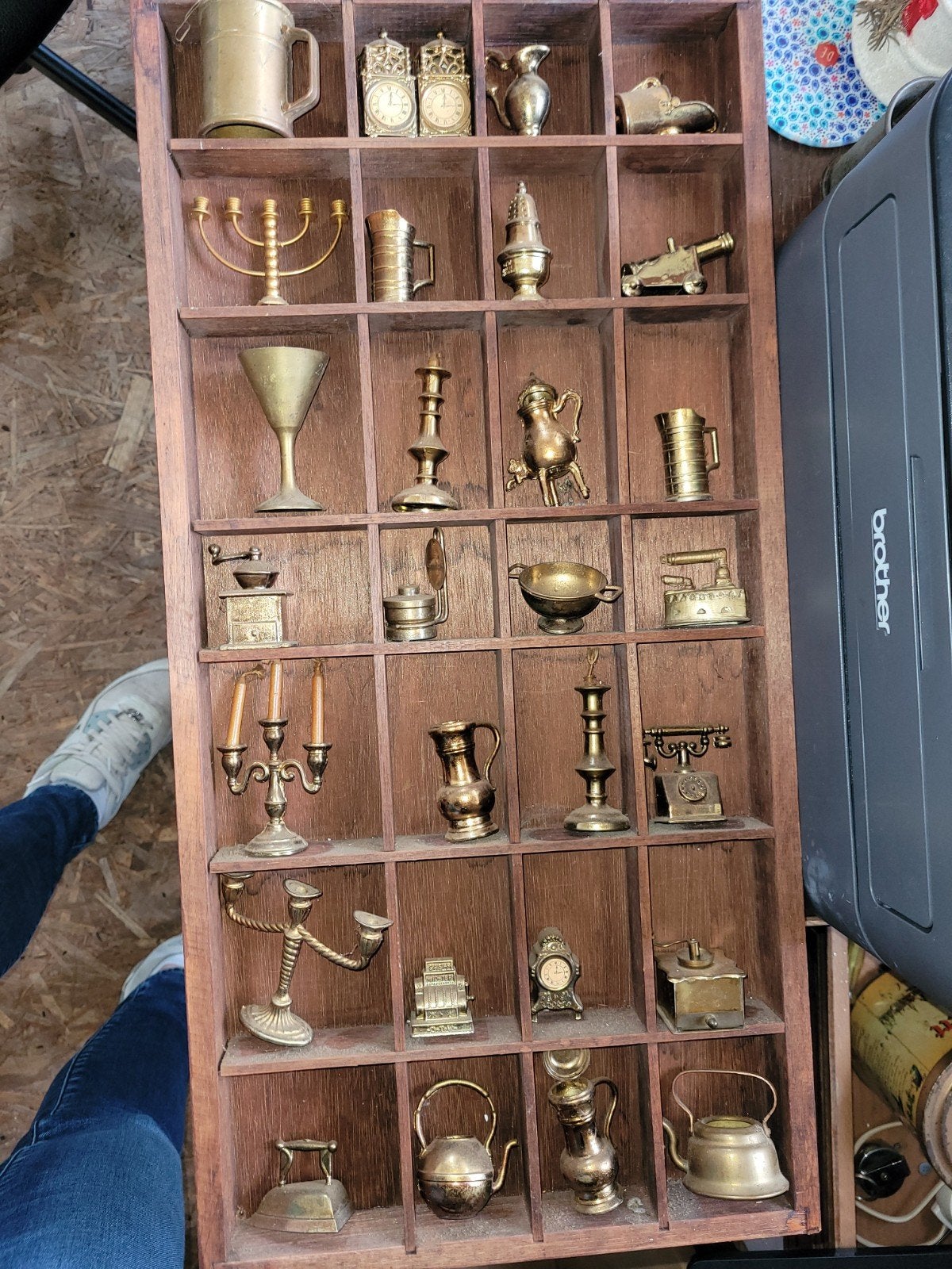 Leuke letterbak met koperen miniaturen., Ophalen of Verzenden