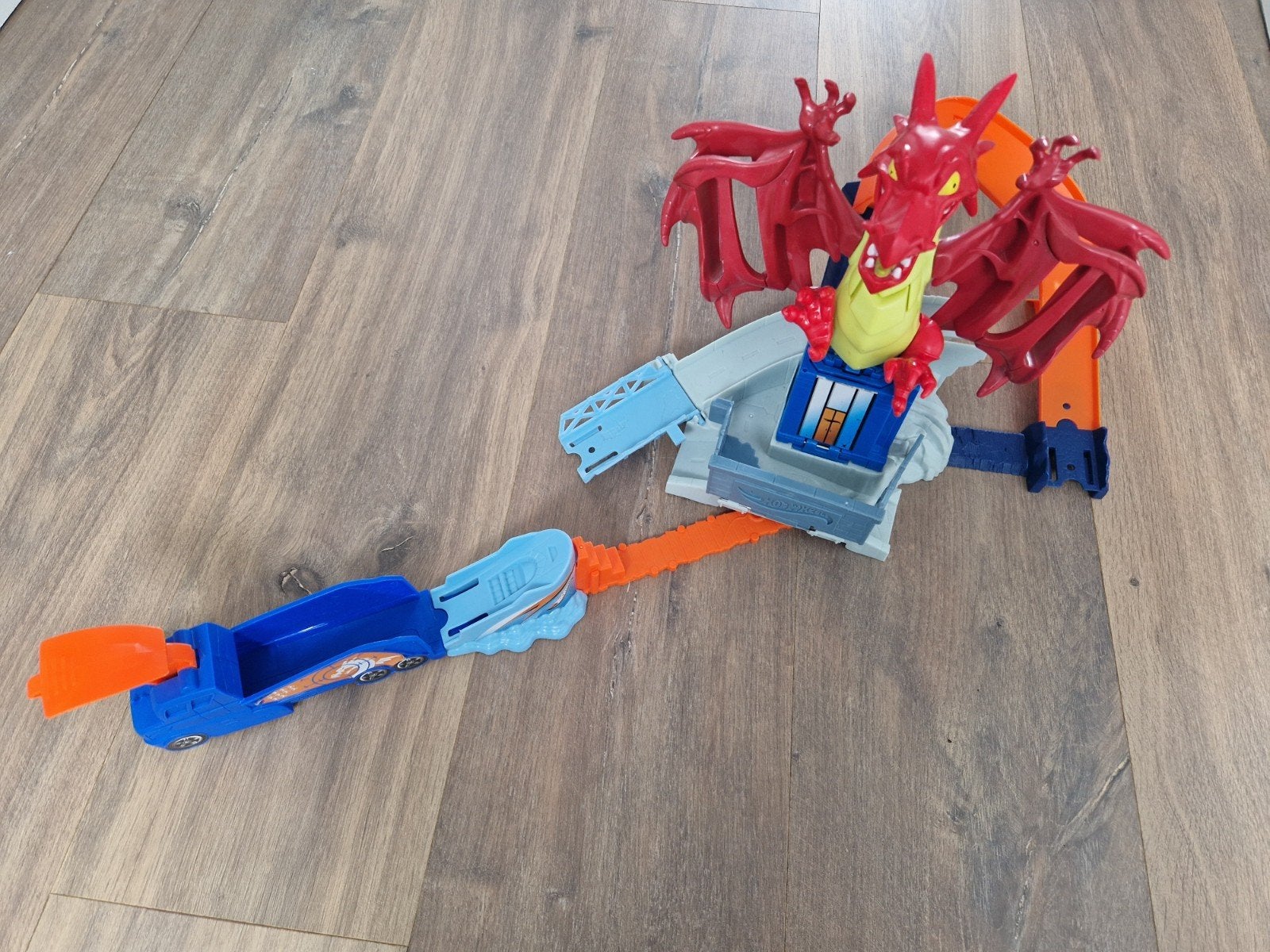 Hot Wheels Draak aanval speelset, compleet, Kinderen en Baby's, Speelgoed | Speelgoedvoertuigen, Ophalen of Verzenden, Gebruikt
