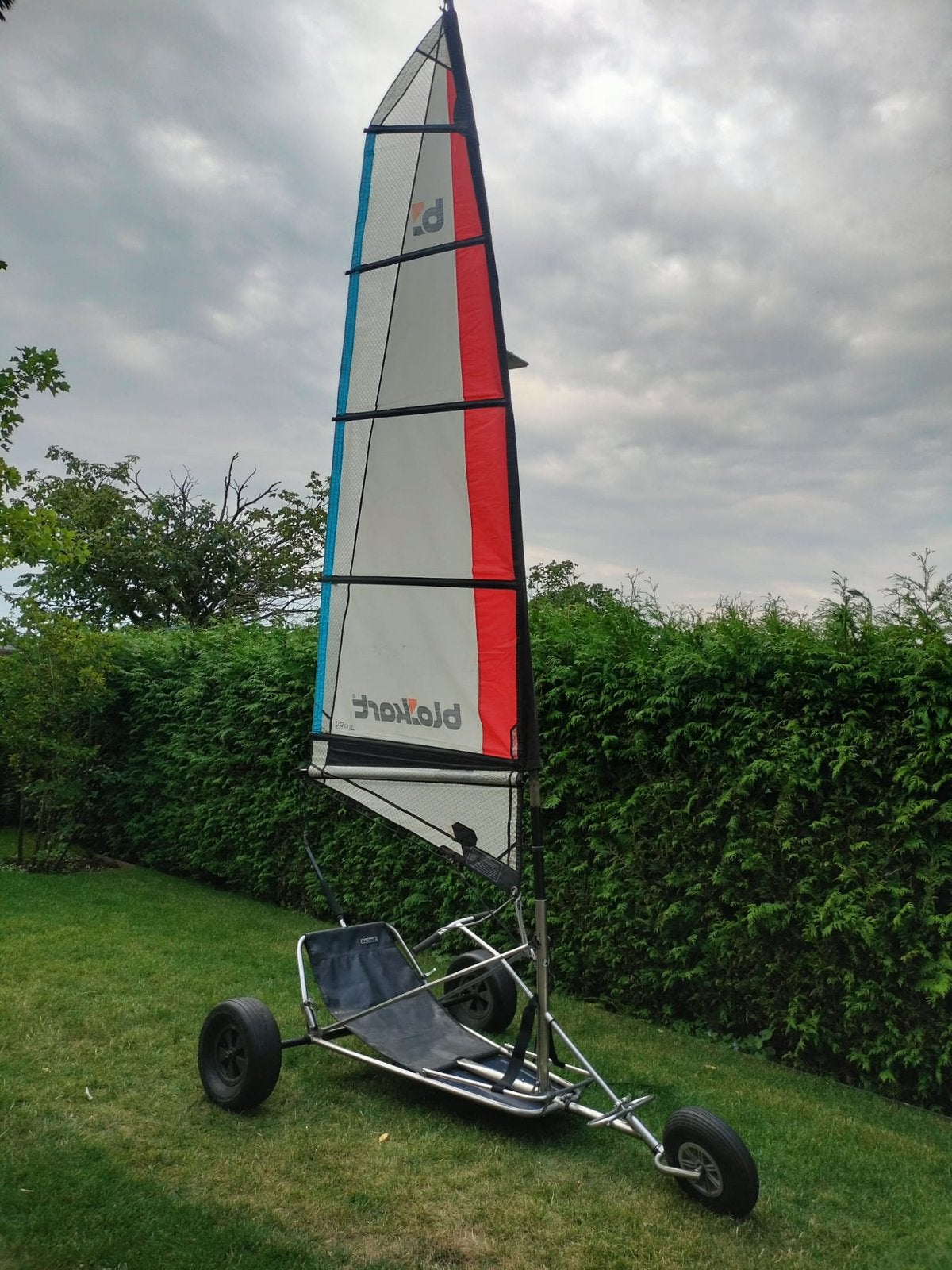 Blokart rvs strandzeiler nette staat 2 zeilen en tassen, Watersport en Boten, Windsurfen, Ophalen, Gebruikt, Overige typen, Met draagtas