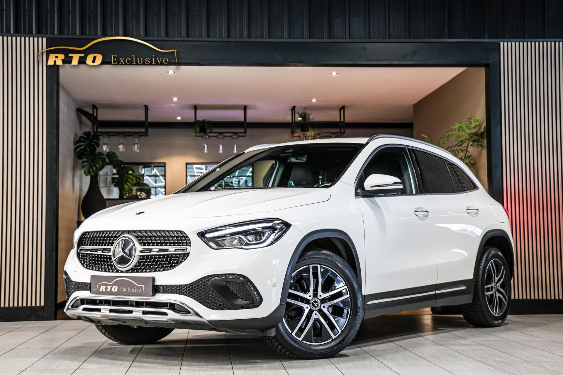 Mercedes GLA-klasse Luxury 200 TREKHAAK CARPLAY NAVI ADAPTIE, 15 km/l, Euro 6, 4 cilinders, Met garantie (alle)