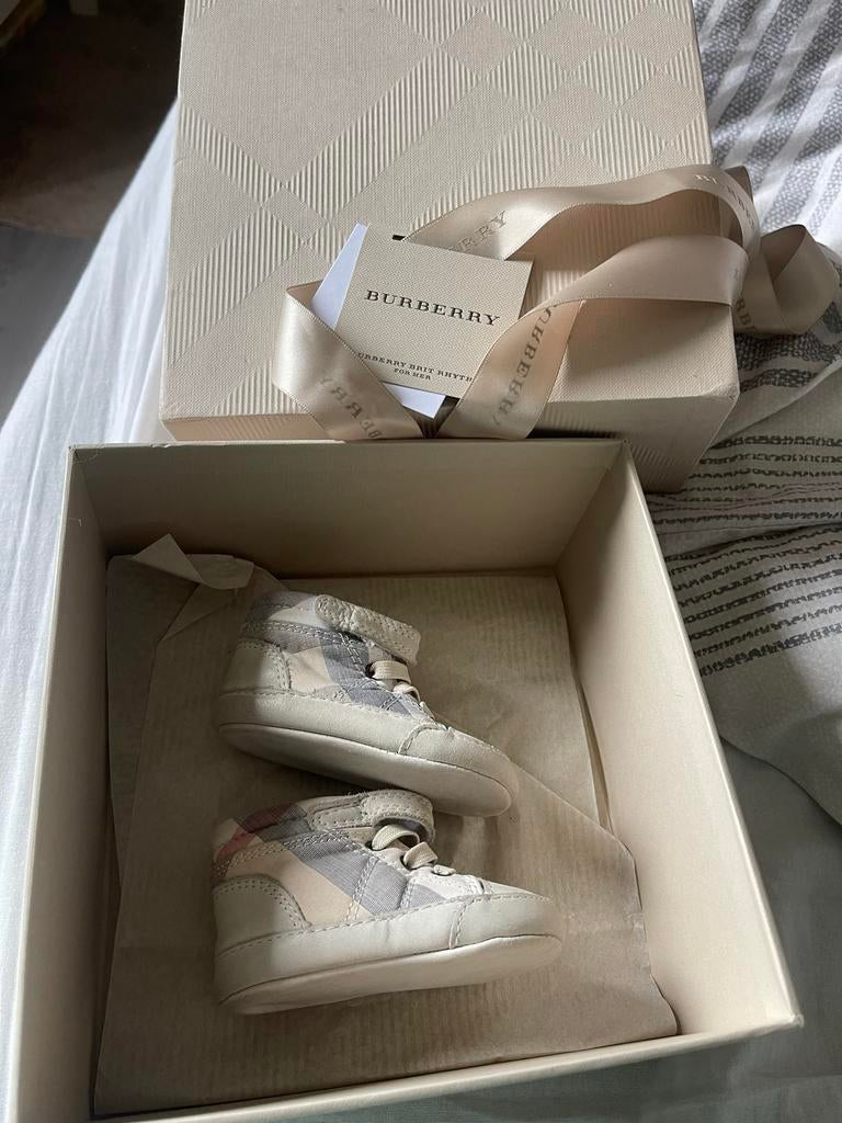 Burberry Baby Schoentjes Maat 18 - Zo Goed Als Nieuw!, Ophalen of Verzenden, Zo goed als nieuw, Jongetje of Meisje, Schoentjes