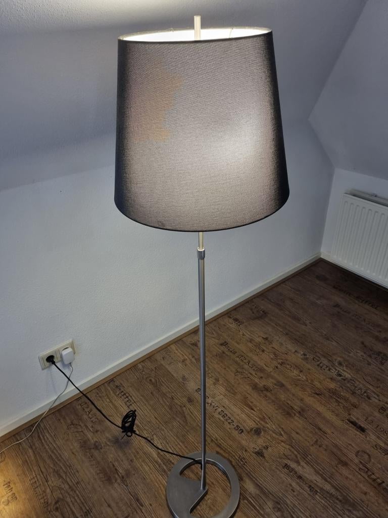Mooie staande lamp met dimmer en zware voet, Ophalen