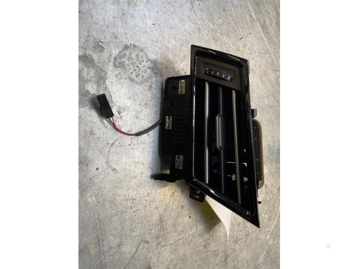 Luchtrooster Dashboard van een Volkswagen Passat, Gebruikt, -, Volkswagen, -