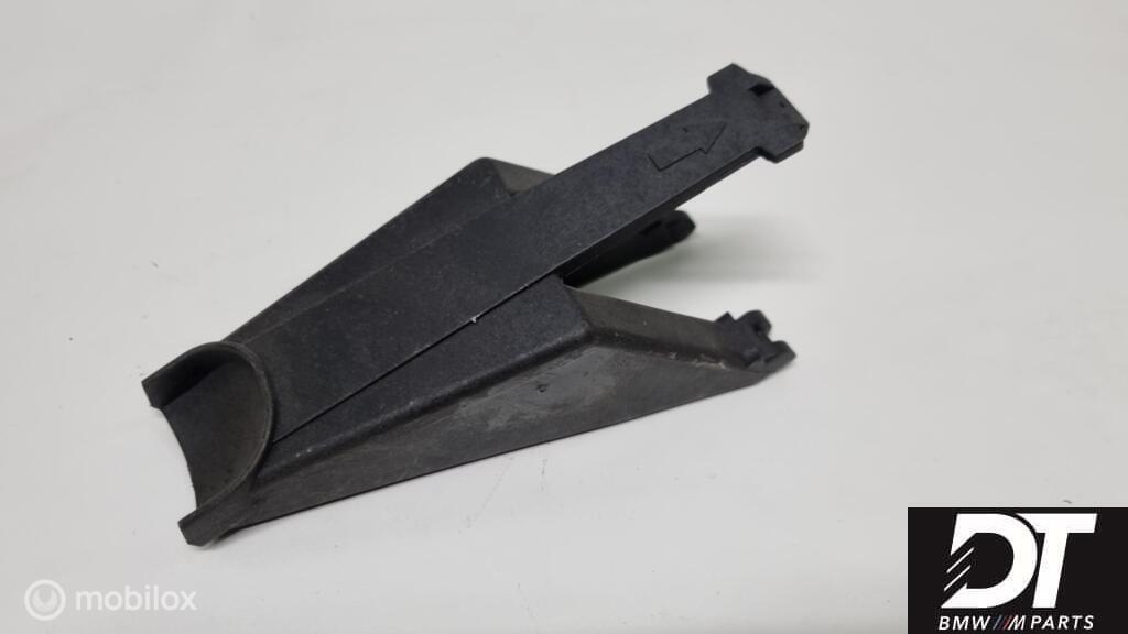 Radiateur steun BMW 3-serie E30 ('83-'92) 17111709486, Gebruikt, Ophalen of Verzenden, BMW, BMW