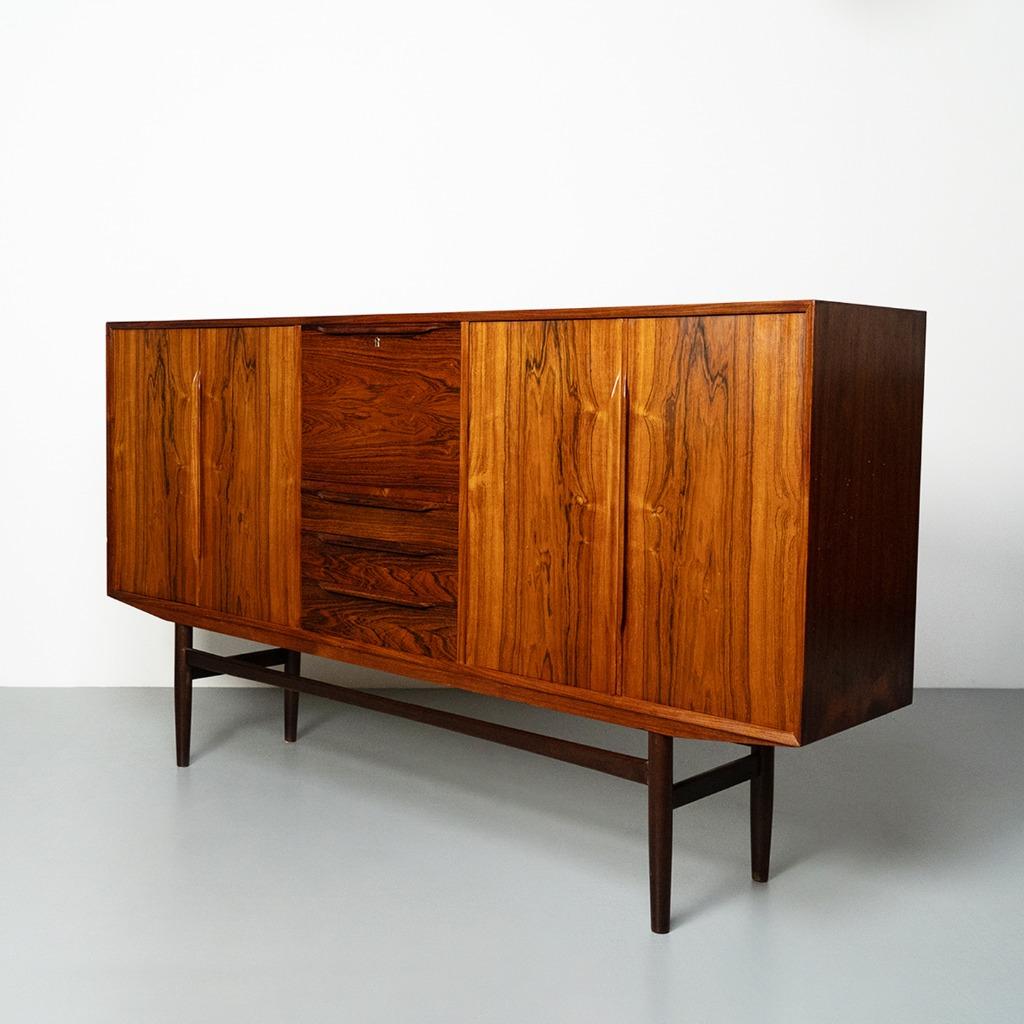 Vintage Deens Dressoir in palissander hout, Huis en Inrichting, Gebruikt, Ophalen of Verzenden, 200 cm of meer, Met lade(s)