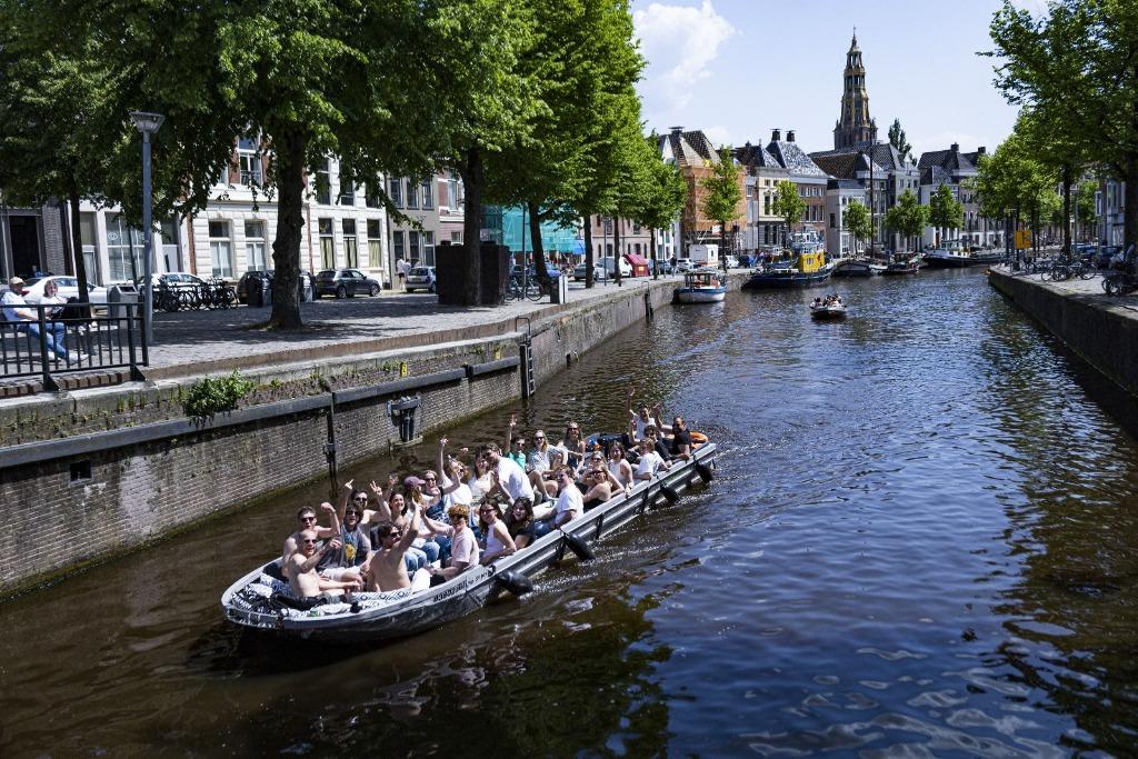 Borrelboot Groningen incl. schipper 10 - 32 personen, Attractieverhuur