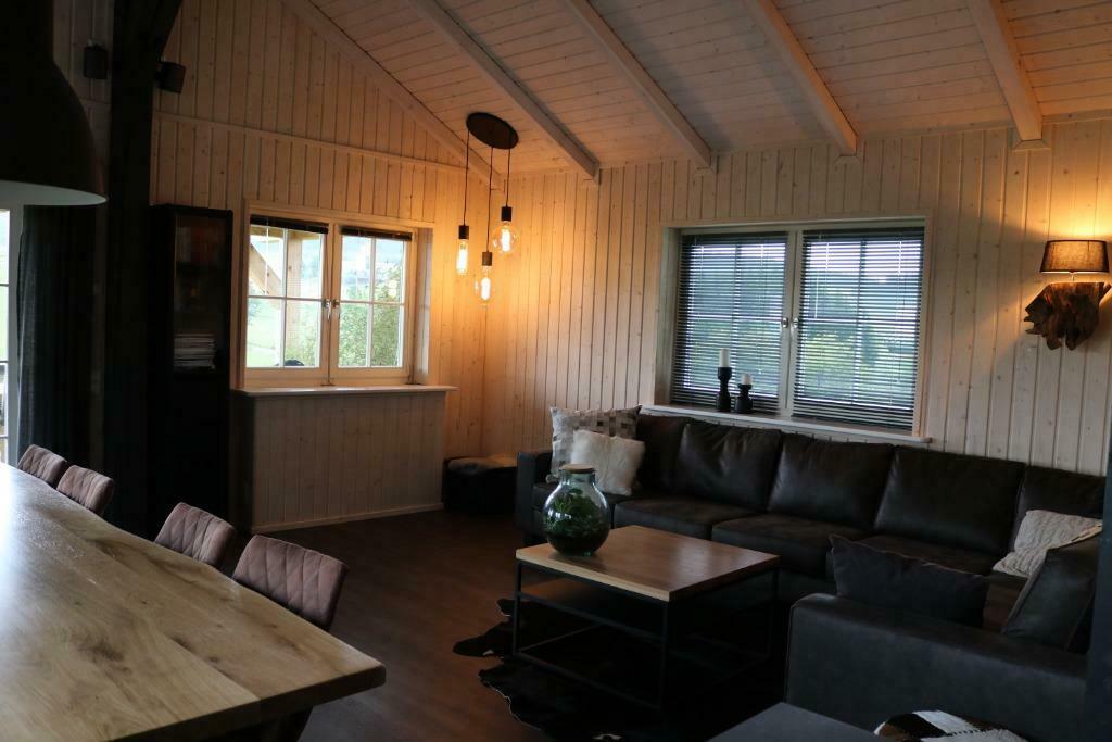 Luxe Scandinavische lodge Hottub en trampoline, 4 of meer slaapkamers, Overige typen, Sauerland, 10 personen