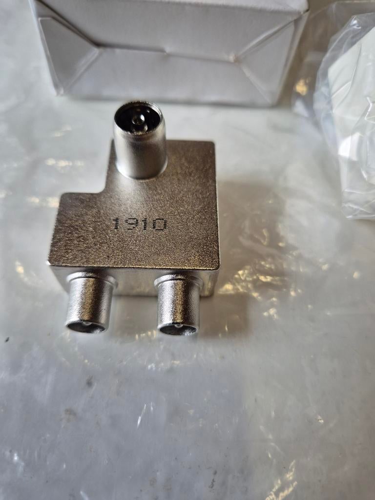 Nieuwe Braun Telecom verdeler / coax splitter. BTV 2 GHz,, Ophalen of Verzenden, Nieuw, Minder dan 2 meter, Coaxiale kabel