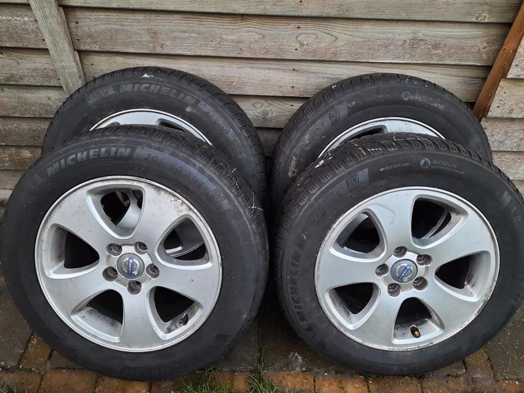 Volvo velgen met winter banden, Auto-onderdelen, Banden en Velgen, Ophalen, 16 inch, 205 mm, Winterbanden
